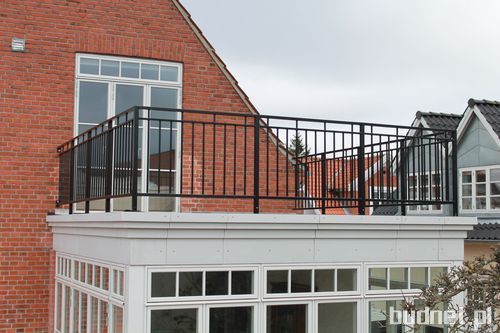 Bezpieczna i estetyczna balustrada balkonowa